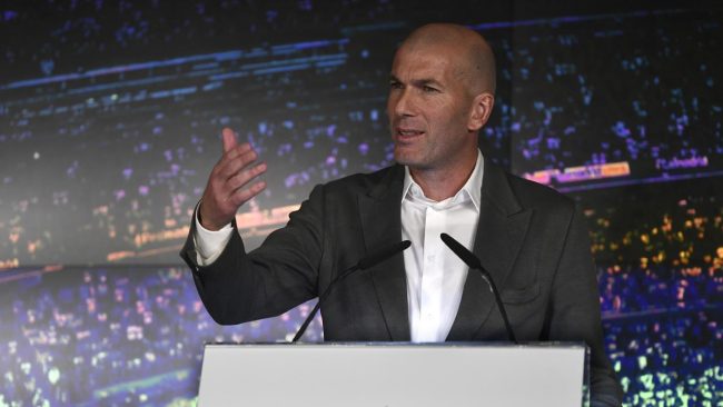 Zinedine Zidane akhirnya secara resmi kembali ke Real Madrid